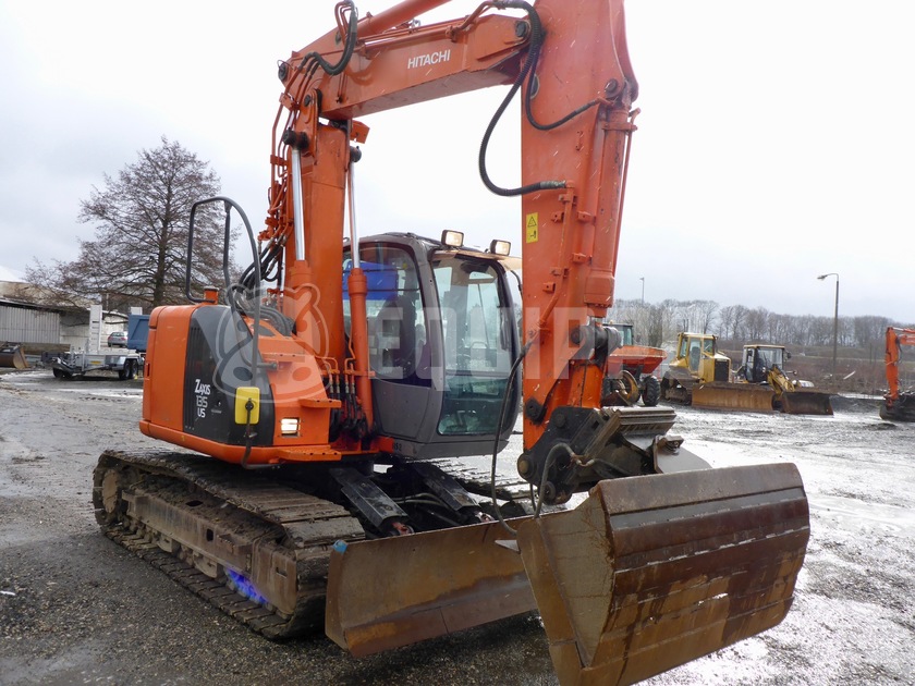 Hitachi ZX 135 US Used Tracked Excavator for Sale | Equippo