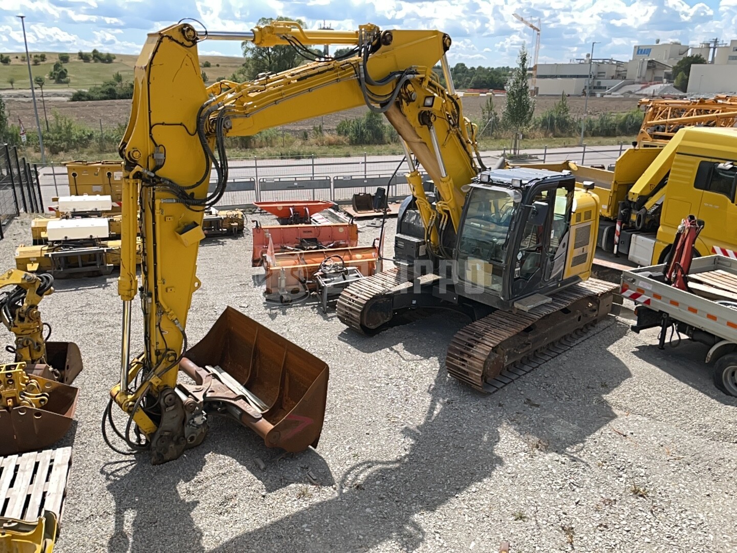 ハチ Hitachi ZX 225 US LC-6 for sale, Crawler excavator, 76900