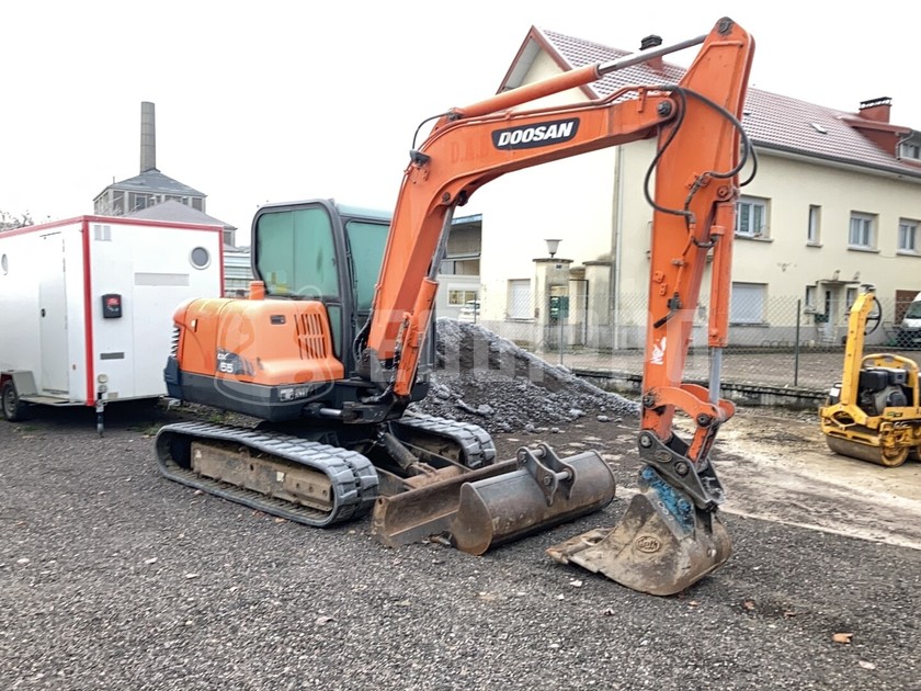 Doosan DX55 - - Gebruikte Mini graafmachine < 7t