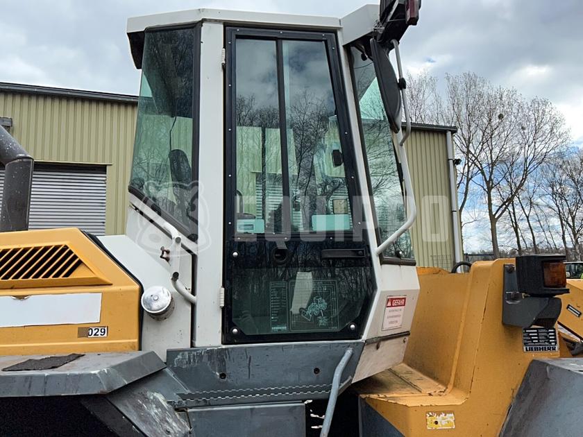 1998 ليبهير L522-44334701