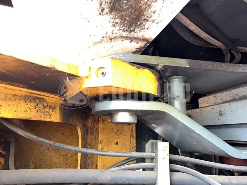 1998 ليبهير L522-44334785