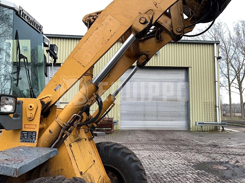 1998 ليبهير L522-44334990