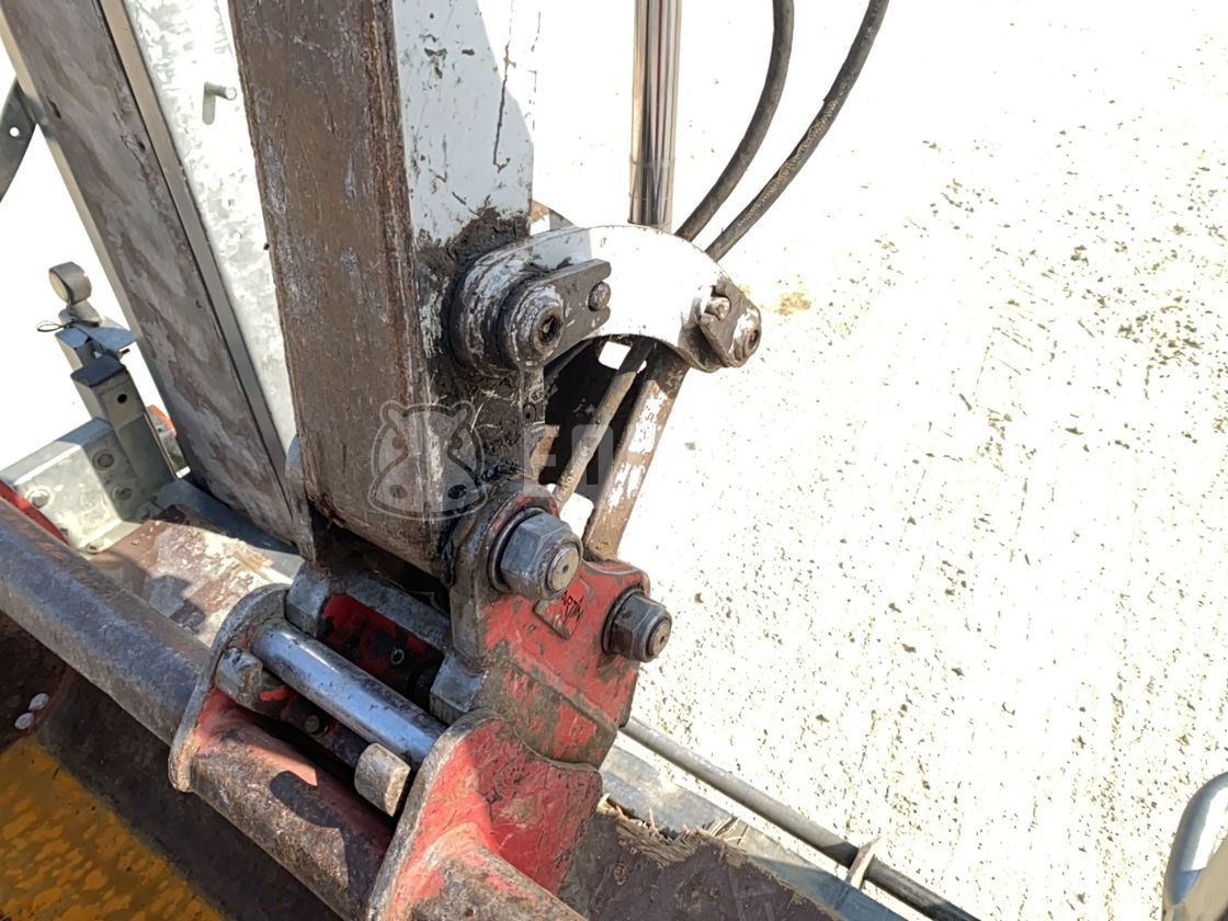 2018 TAKEUCHI TB225-44334391