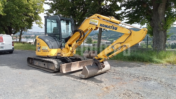 Bild des Komatsu PC55MR-5E0 mit 3 Löffeln