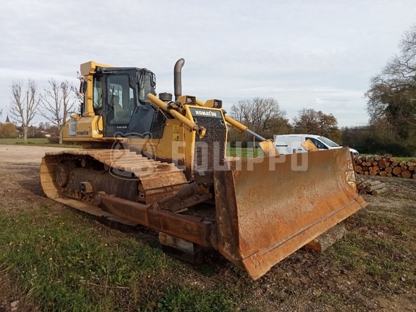 Foto van de Komatsu D65PX-15