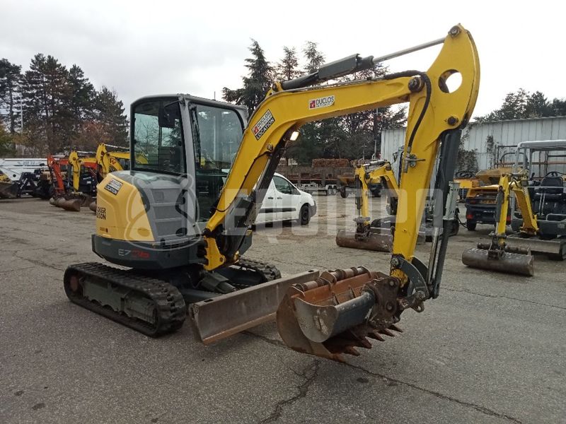 Wacker Neuson EZ36 con 3 cazos de excavadora - Right Front - Mini Excavadora Usada