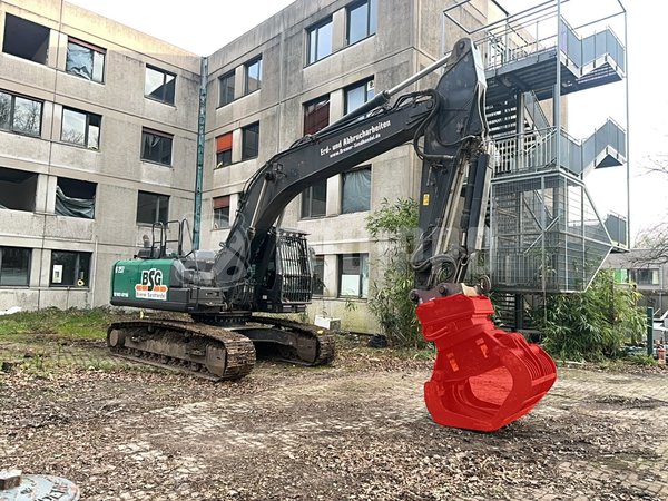 Picture of the Hitachi ZX250 LCN-7 with Oilquick OQ-80