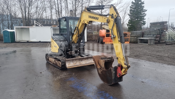 Photo de la Yanmar VIO 57-6A avec 3 godets d'excavatrice