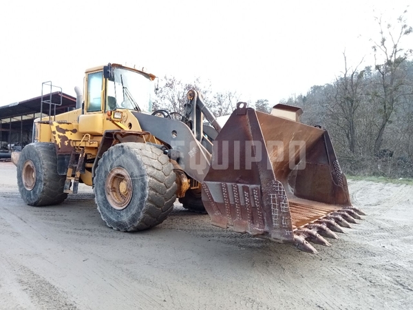 Picture of the Volvo L220E