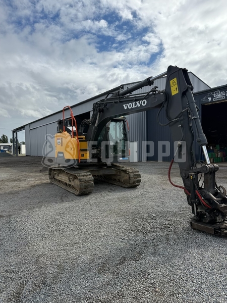 Bild des Volvo ECR145EL mit Steelwrist Rototilt und 2 Löffeln