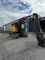 Bild des Volvo ECR145EL mit Steelwrist Rototilt und 2 Löffeln