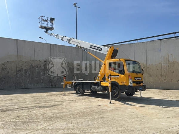 Imagen del Palfinger P260B (26m) en Nissan de 3.5 toneladas