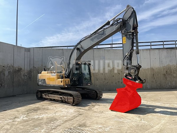 Picture of the Volvo EC220DL