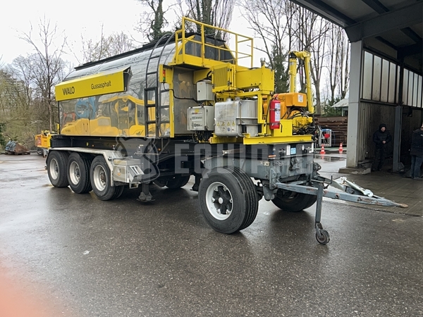 Picture of the Linnhoff & Henne AWoel 1003 Mastic Asphalt Finisher / Gussasphalt-Fertiger
