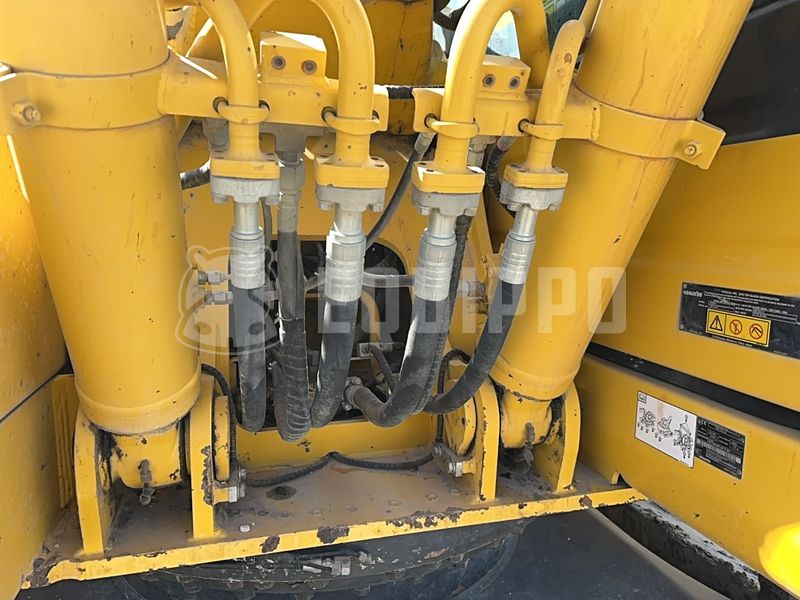 2020 كوماتسو HB215LC-3-48042836