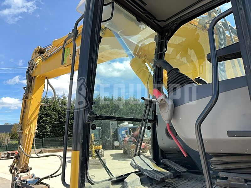2020 كوماتسو HB215LC-3-48042777