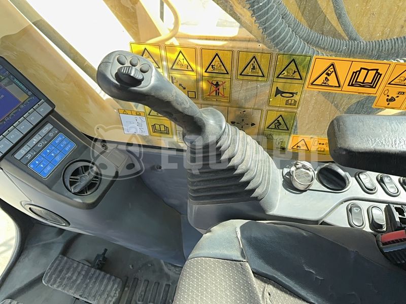 2020 كوماتسو HB215LC-3-48042765