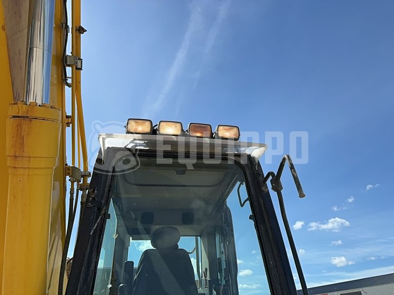 2020 كوماتسو HB215LC-3-48042822