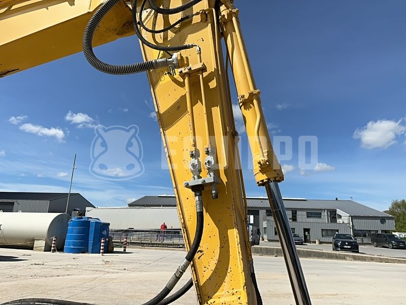 2020 كوماتسو HB215LC-3-48042816