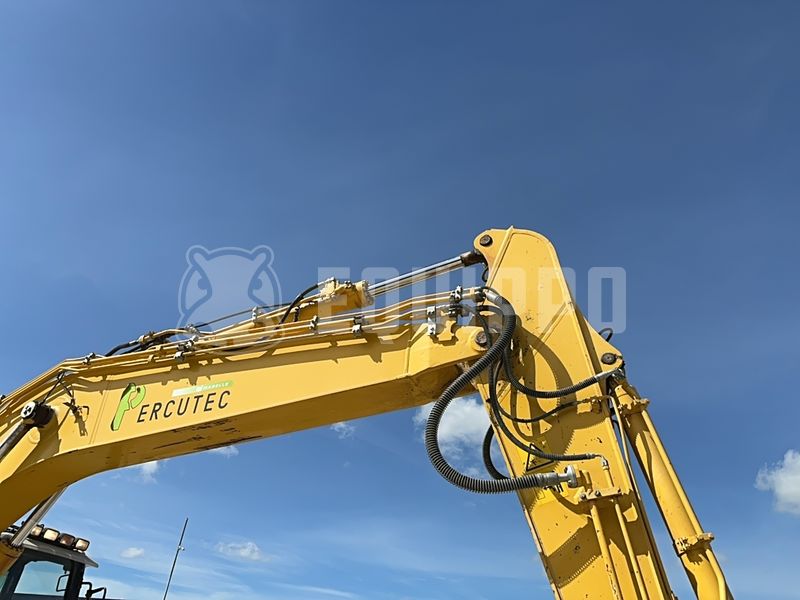 2020 كوماتسو HB215LC-3-48042847