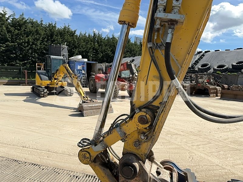 2020 Komatsu HB215LC-3-48191367