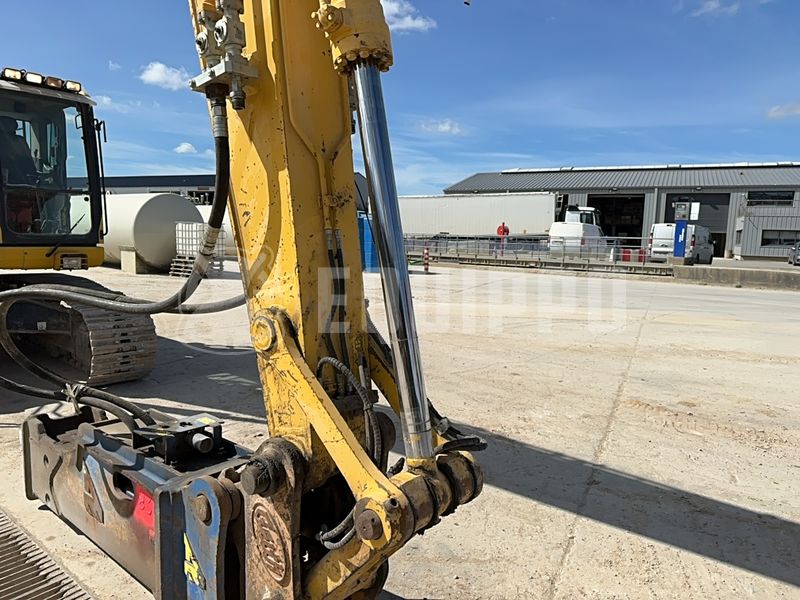 2020 كوماتسو HB215LC-3-48042851