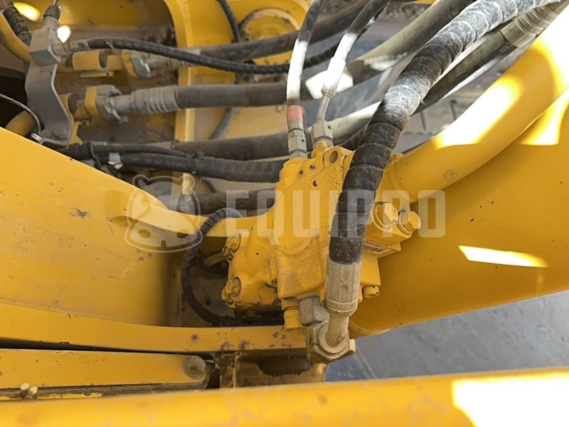 2020 كوماتسو HB215LC-3-48042843