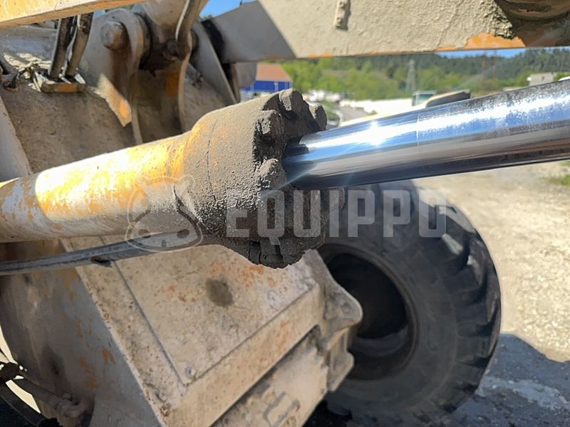 2001 Liebherr L 524-47923190