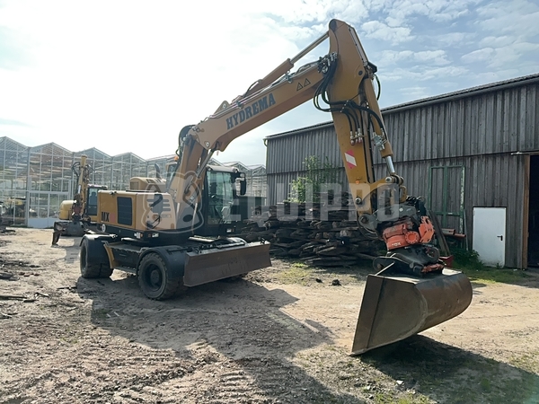 Foto van de Hydrema RB15-MX18 met tiltrotator, snelkoppeling en graafbak voor graafmachines