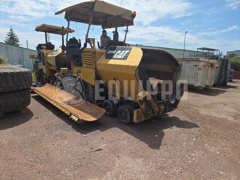 Caterpillar AP300  - - Used Asphalt Paver