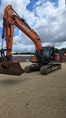 Doosan DX225LC-5 - Left Front in Polish translates to "Lewy Przód". - Używany Gąsienicowy Koparka