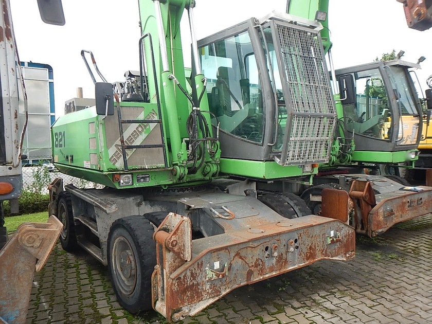 Sennebogen 821M Used Material Handling Excavator for sale